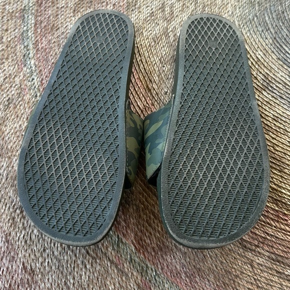 Old Navy Youth Size 5/6 camo green, stripe slip on sport slide sandals - Picture 2 of 2